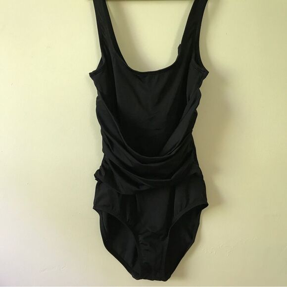 BLACK Speedo Cross Front One Piece with Hydro Bra (10) - Picture 2 of 10